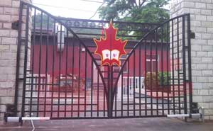 北京西四小學(xué)平開(kāi)門(mén)機(jī)案例 - 中出網(wǎng)-智能出入口與停車(chē)充電門(mén)戶