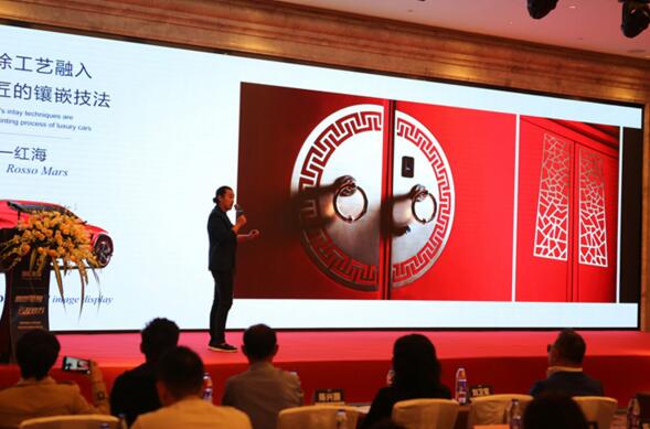 趙總介紹“云及領(lǐng)第”新產(chǎn)品