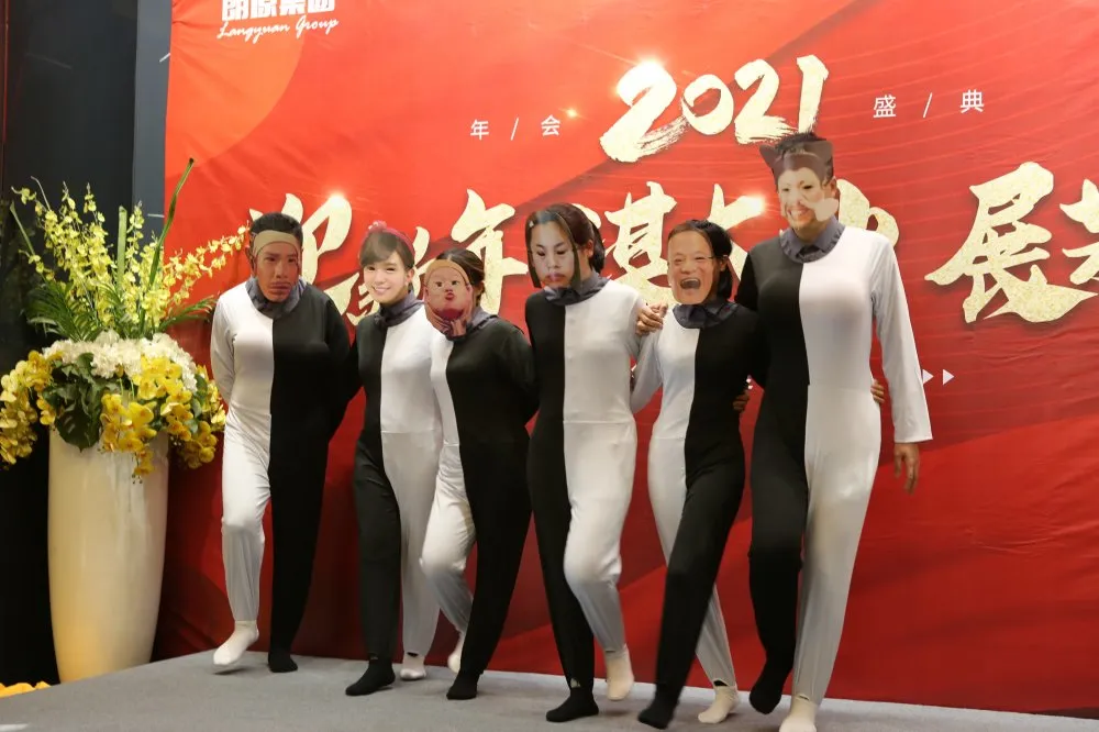 聯(lián)歡晚會(huì)，各展芳華