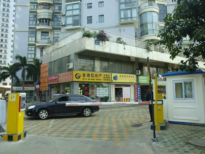 福建廈門源昌大廈道閘案例 - 中出網(wǎng)-智能出入口與停車充電門戶