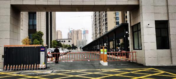 泉州惠安閩南建工大廈正式啟用藍(lán)卡AI云無人化停車場管理系統(tǒng)