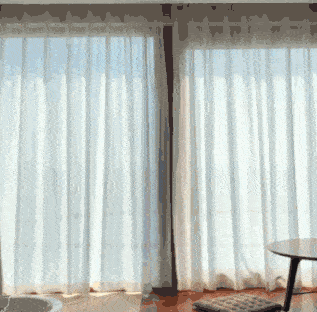 聯(lián)動(dòng)了“早安模式”的落地窗簾徐徐拉開