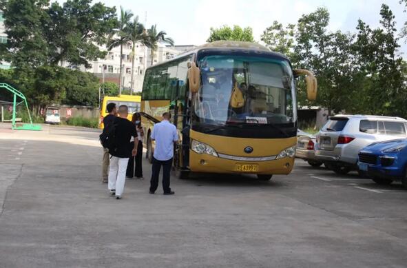 早上7點30，全體成員集合出發(fā)！