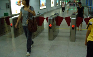 地鐵口通道閘案例