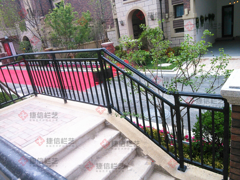 保利領秀山組合式陽臺欄桿案例