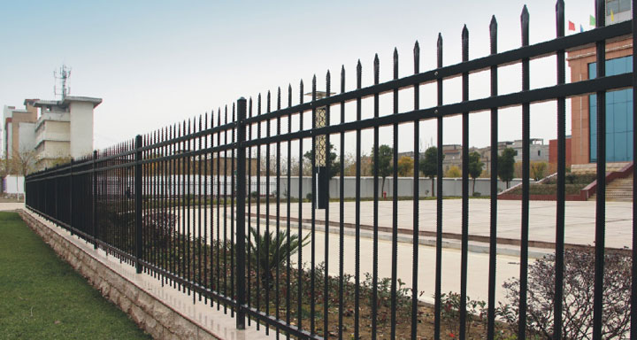 潮州市小區(qū)圍欄案例 - 中出網(wǎng)-智能出入口與停車充電門戶