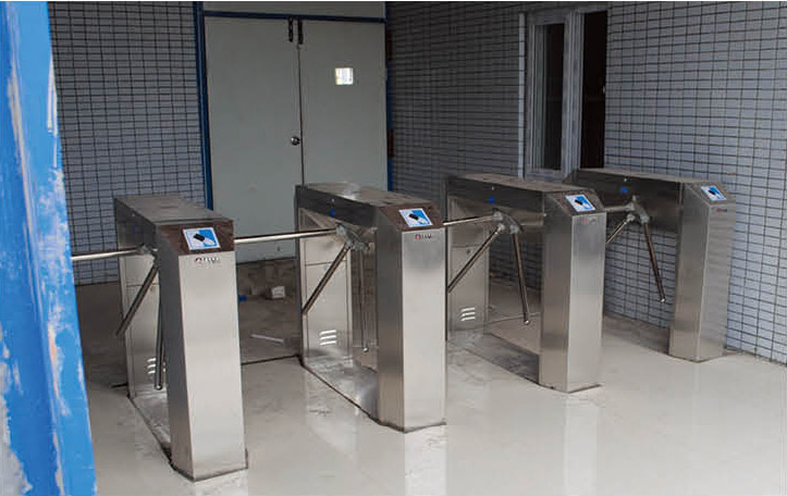 廣發(fā)銀行工地人行通道閘工程案例 - 中出網(wǎng)-智能出入口與停車充電門戶