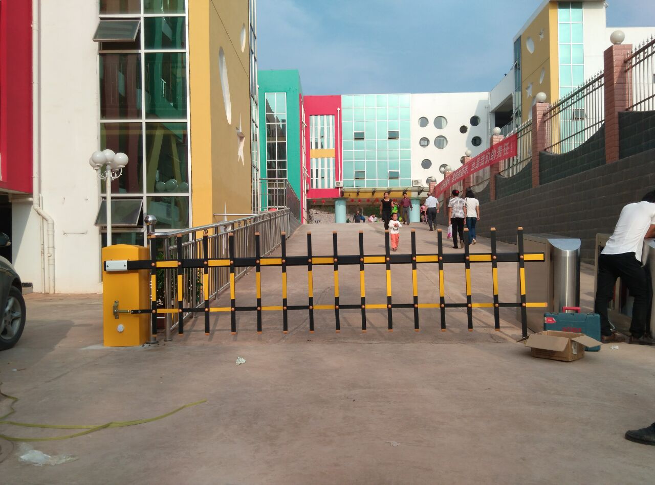 信豐幼兒園道閘案例