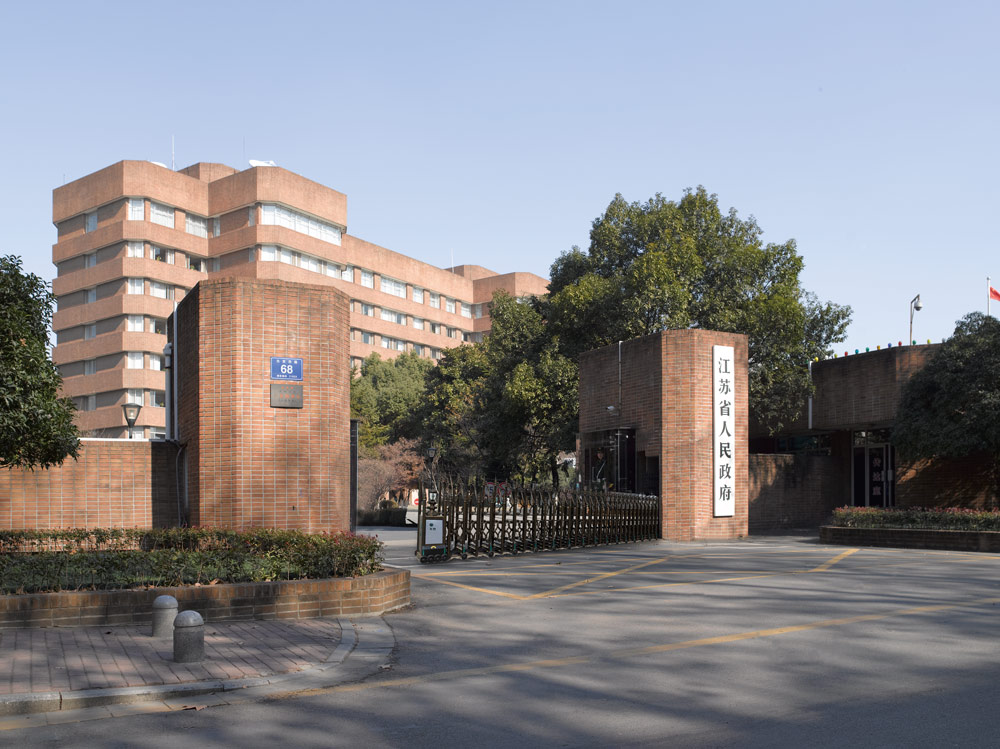 江蘇省人民政府電動(dòng)伸縮門(mén)案例