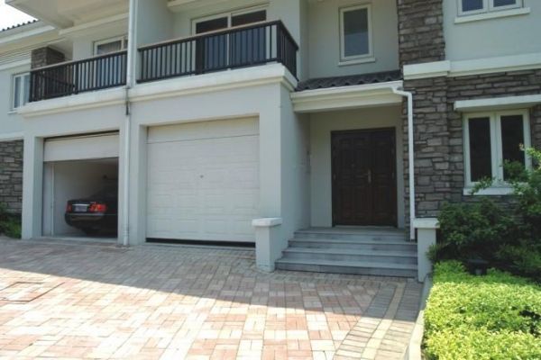 翻板車庫門 - 翻板車庫門