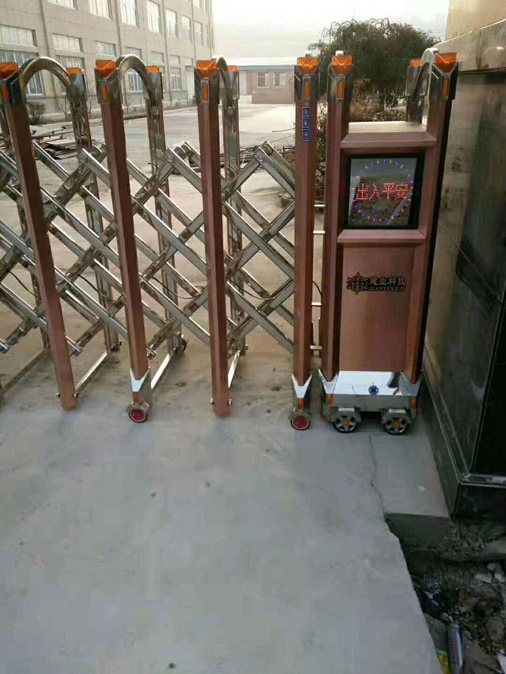 變形金剛系列案例 - 中出網(wǎng)-智能出入口與停車充電門戶