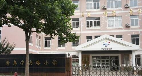 青島出安智能伸縮門被青島寧安路小學應用