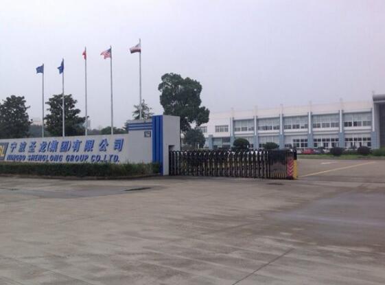 寧波出安智能電動伸縮門安裝在寧波圣龍（集團）有限公司大門口