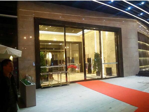 贛州寶能層地產(chǎn)銷售部自動門工程案例 - 中出網(wǎng)-智能出入口與停車充電門戶