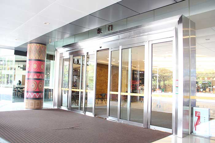 廣州奧園廣場(chǎng)自動(dòng)門(mén)工程案例 - 中出網(wǎng)-智能出入口與停車(chē)充電門(mén)戶