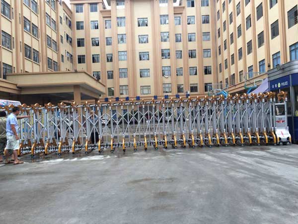 徐州新沂信合大廈選用徐州出安智能電動伸縮門作安防設備