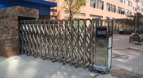 嘉興出安智能為嘉興人民公園安裝伸縮門