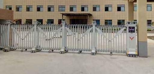 嘉興出安智能電動(dòng)伸縮門(mén)閃亮在嘉興輔成小學(xué)大門(mén)口