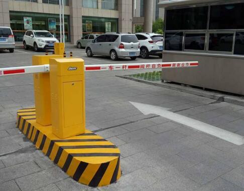 嘉興市中華化工有限責(zé)任公司項(xiàng)目道閘支持嘉興出安智能