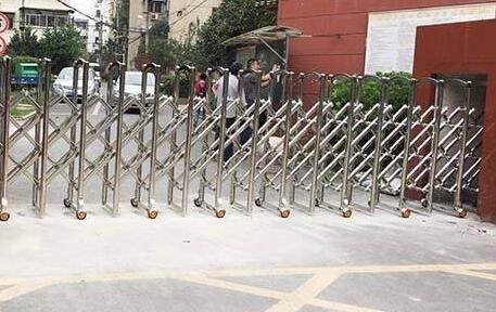 萬錦新城選用滄州出安智能伸縮門彰顯個性