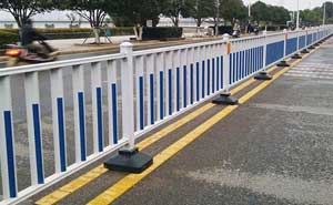 道路隔離護(hù)欄1