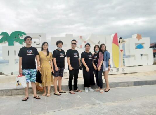 榮高人成群結(jié)隊(duì)登上島嶼