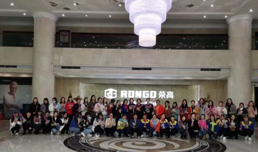 榮高門窗祝女神們 女神節(jié)快樂(lè)！