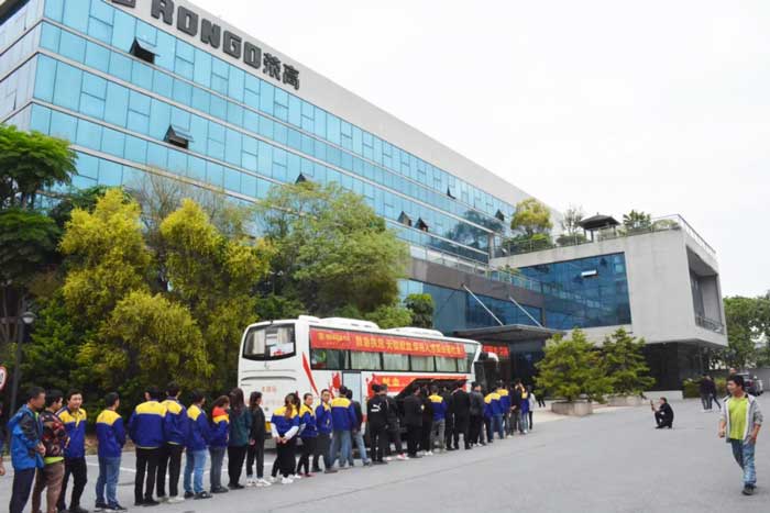 榮高門(mén)窗組織全體員工參加無(wú)償獻(xiàn)血獻(xiàn)愛(ài)心活動(dòng)