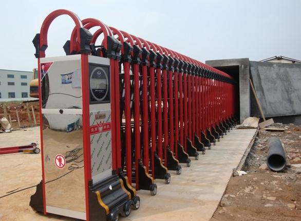 湖州出安智能電動伸縮門進駐浙江錦尚合成革公司大門口