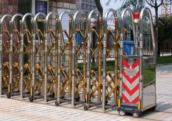 湖州出安智能電動(dòng)伸縮門安裝在汎港潤(rùn)合大門口