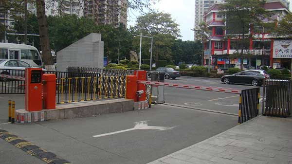 珠海市九洲海關(guān)車(chē)牌識(shí)別系統(tǒng)案例 - 中出網(wǎng)-智能出入口與停車(chē)充電門(mén)戶(hù)