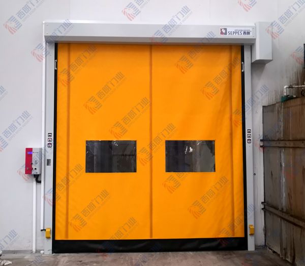 張家港電動感應(yīng)帆布卷簾門