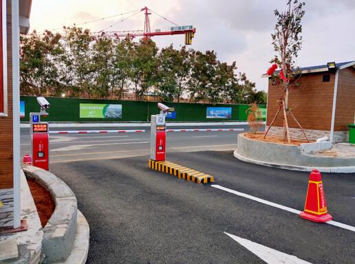 道爾停車設(shè)備新駐三亞高鐵站