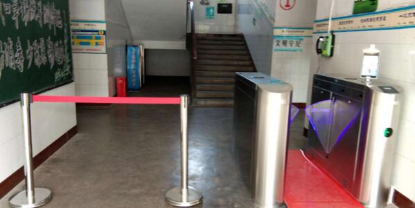 道爾人臉測溫一體機(jī)助力學(xué)校開學(xué)