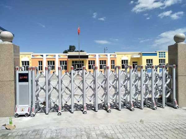 開(kāi)封市高級(jí)技工學(xué)校電動(dòng)伸縮門(mén)案例 - 中出網(wǎng)-智能出入口與停車(chē)充電門(mén)戶