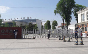 宜賓龍文實(shí)驗(yàn)學(xué)校電動(dòng)伸縮門案例