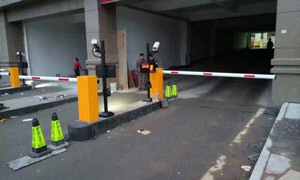 六盤(pán)水國(guó)貿(mào)廣場(chǎng)道閘案例