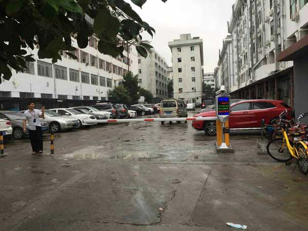 六盤水黃河醫(yī)院停車場系統(tǒng)案例 - 中出網(wǎng)-智能出入口與停車充電門戶