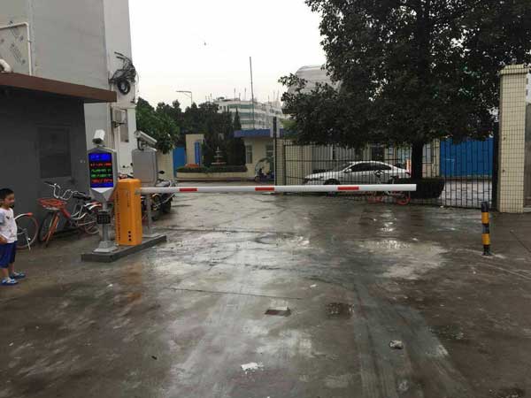 六盤(pán)水天一盛世科貿(mào)有限公司停車場(chǎng)管理系統(tǒng)案例 - 中出網(wǎng)-智能出入口與停車充電門(mén)戶