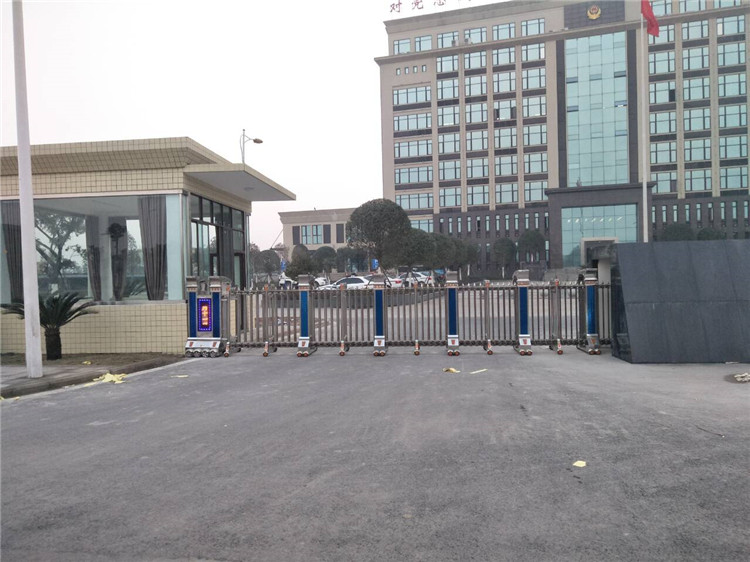 內江川建建筑有限公司電動伸縮門案例 - 中出網-智能出入口與停車充電門戶