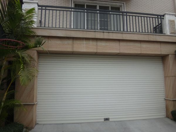 喜迎運(yùn)城出安智能車庫(kù)門進(jìn)駐名人港灣