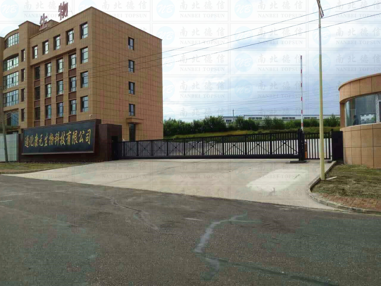 通化出安智能分段平移門進(jìn)駐通化康元生物科技有限公司