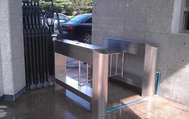 北京門頭溝區(qū)政府門禁出入口通道閘案例 - 中出網(wǎng)-智能出入口與停車充電門戶