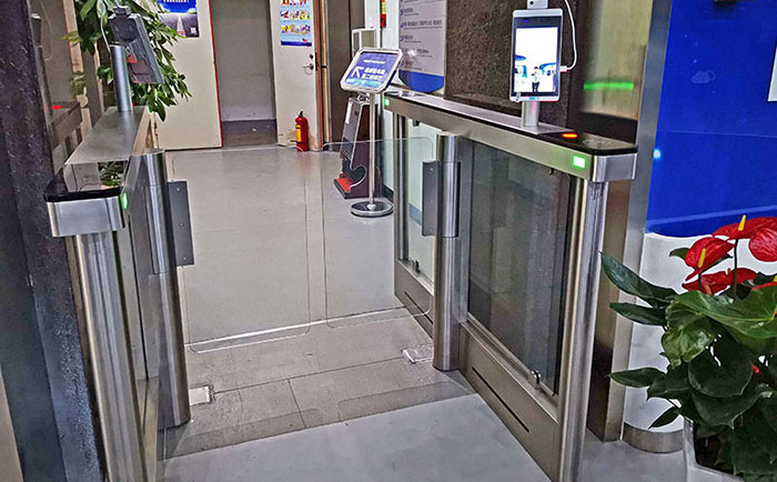 氣象局人臉識別擺閘安裝 - 中出網(wǎng)-智能出入口與停車充電門戶