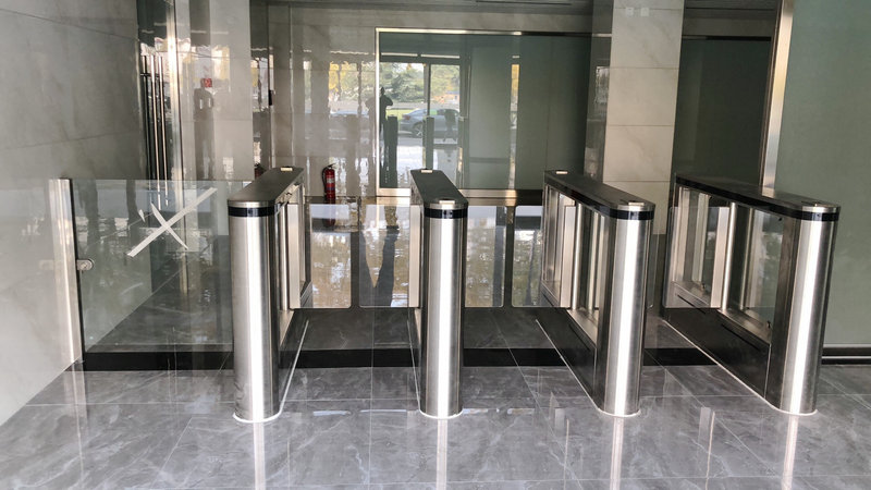 北京某科技公司速通門升級(jí) - 中出網(wǎng)-智能出入口與停車充電門戶