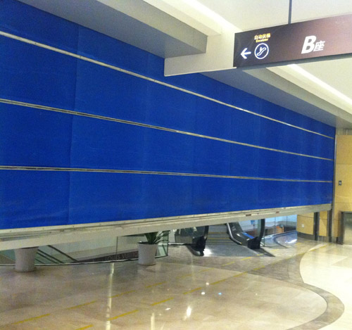 晉城出安智能快速卷簾門為白水印象大門口添上色彩