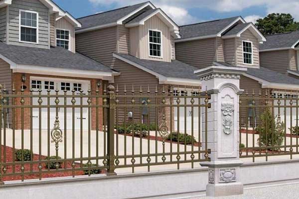 貴港通泰?愛麗舍護(hù)欄案例 - 中出網(wǎng)-智能出入口與停車充電門戶