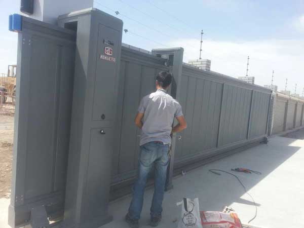 景德鎮(zhèn)金鼎玖域懸浮門案例 - 中出網(wǎng)-智能出入口與停車充電門戶