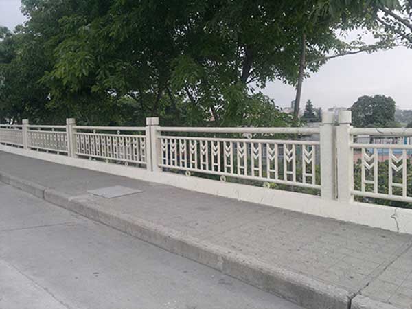 崇左生態(tài)公園道路護(hù)欄案例 - 中出網(wǎng)-智能出入口與停車充電門戶