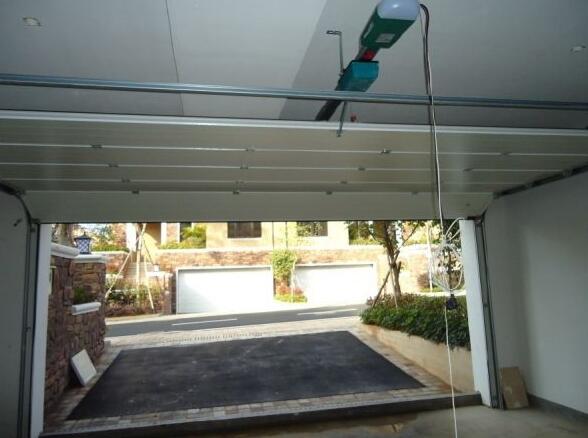 感恩逸彩新世界選擇了臨滄出安智能車庫門